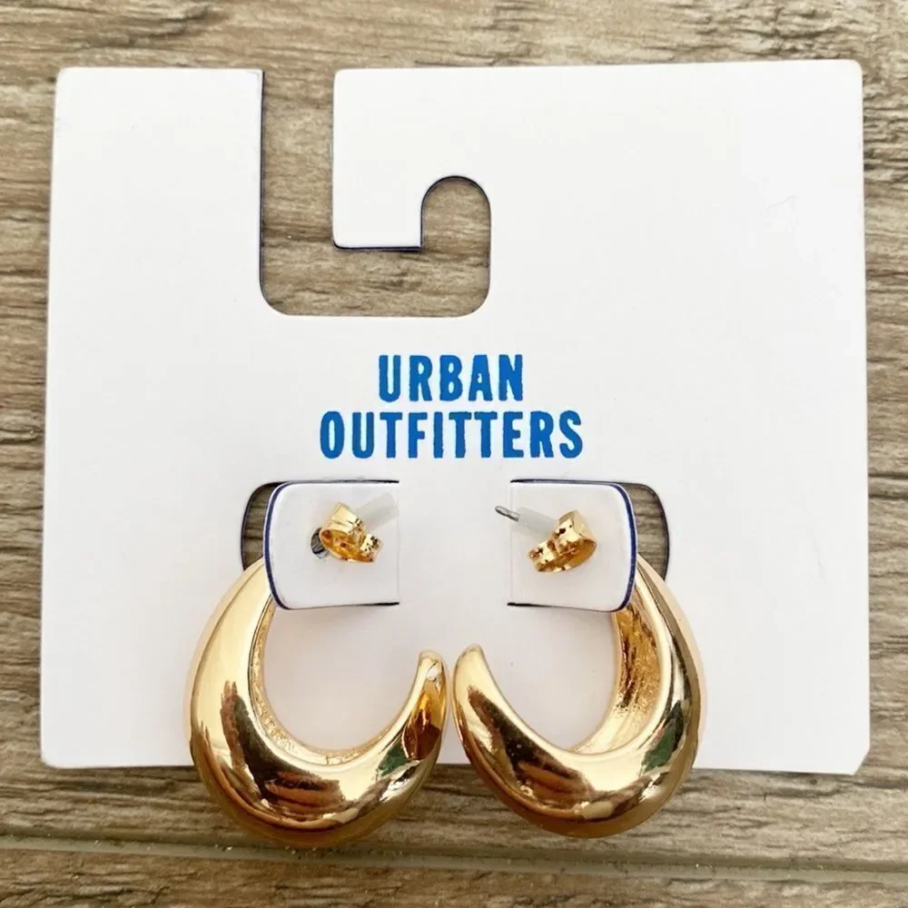 Urban Outfitters Oversized Chunky Crescent Gold Plated Lightweight Earrings - Picture 2 of 4